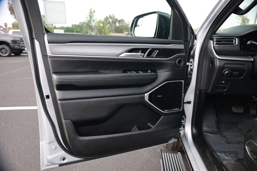 New 2026 Jeep Grand Wagoneer L Limited image 13