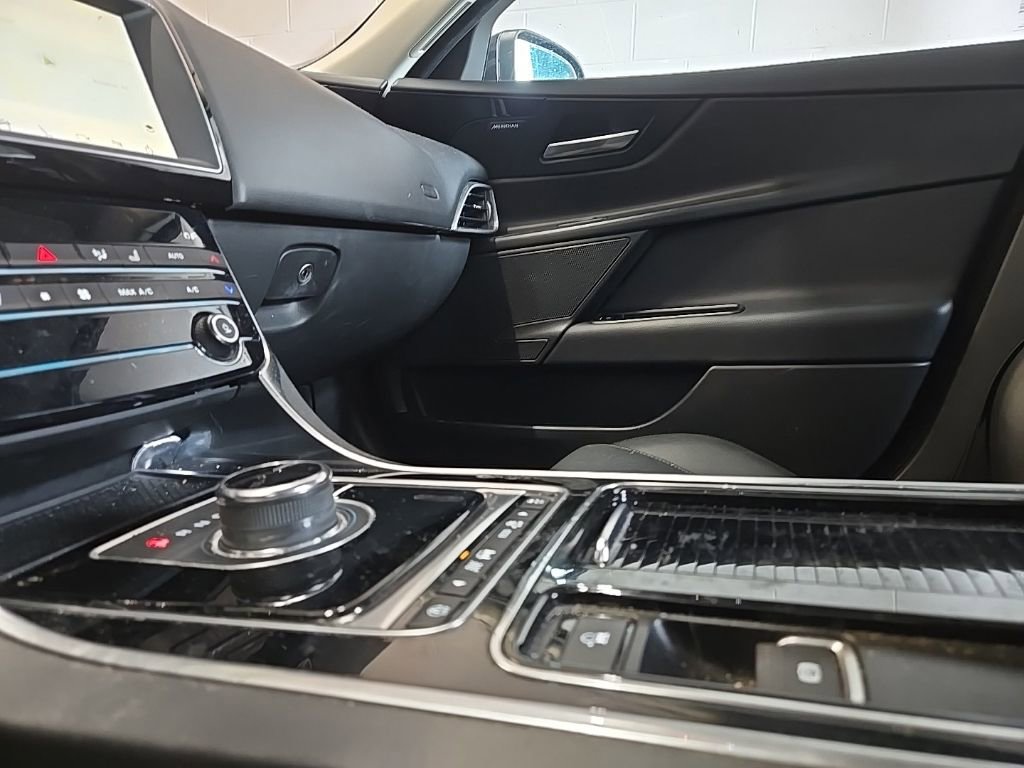 Used 2019 Jaguar XE Premium AWD/4WD image 23