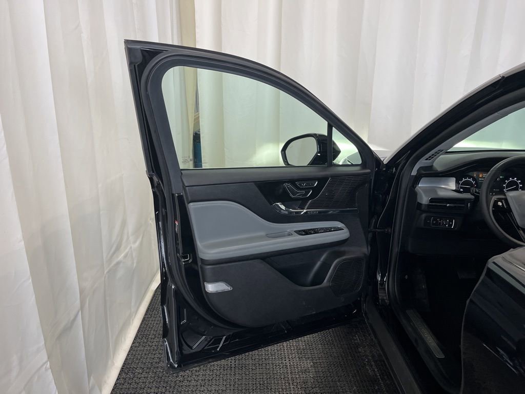 Used 2022 Lincoln Corsair AWD w/ Equipment Group 101A image 17