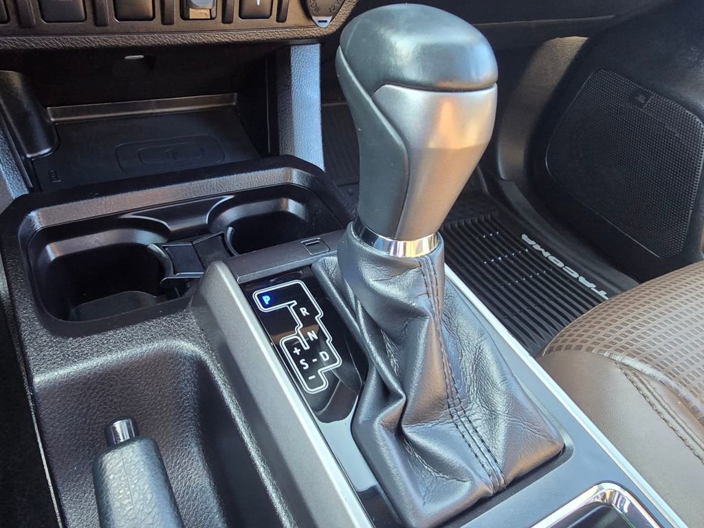 Used 2016 Toyota Tacoma Limited w/ Towing Package image 25