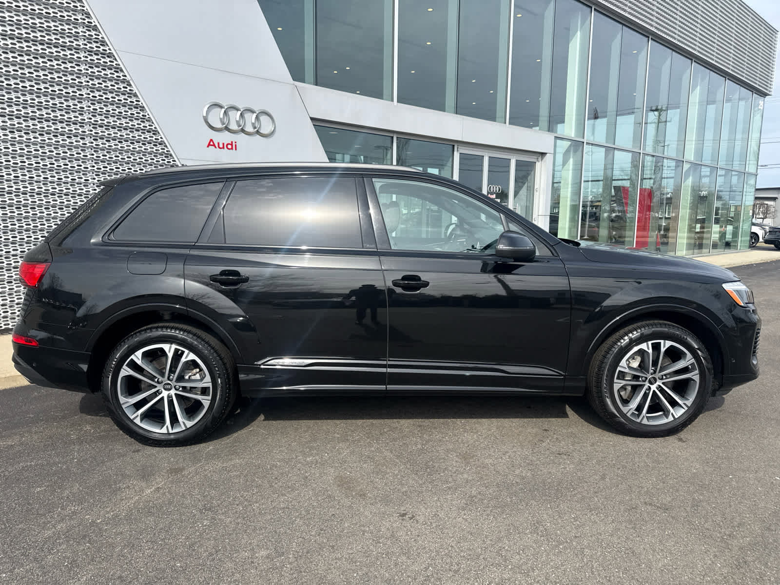 Used 2025 Audi Q7 2.0T Premium Plus w/ Premium Plus Package image 27