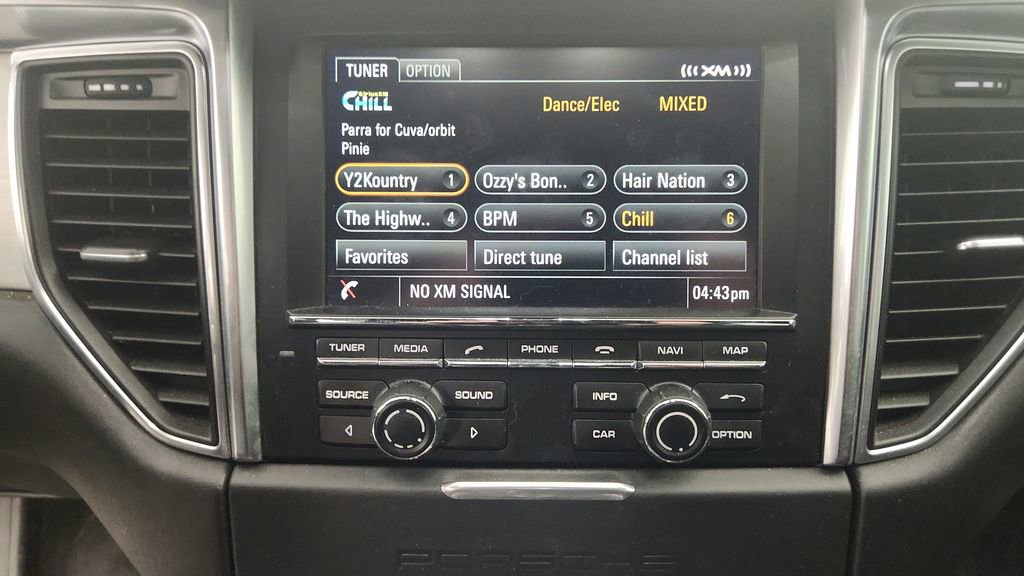 Used 2015 Porsche Macan Turbo image 29