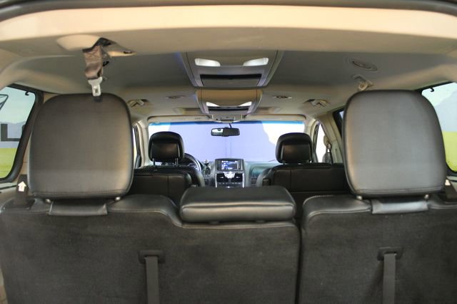 Used 2016 Chrysler Town & Country Touring w/ Driver Convenience Group image 17