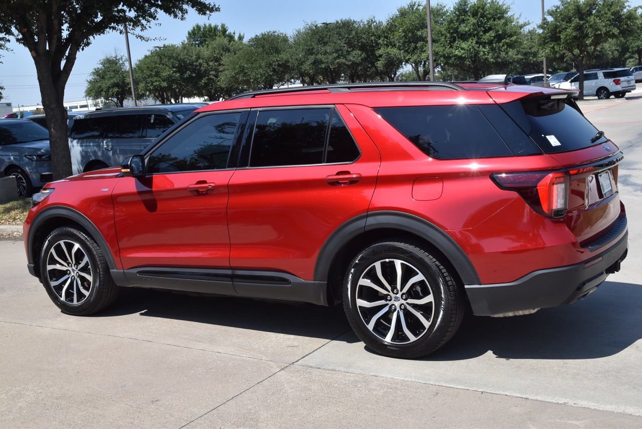 Certified 2025 Ford Explorer ST-Line RWD image 11