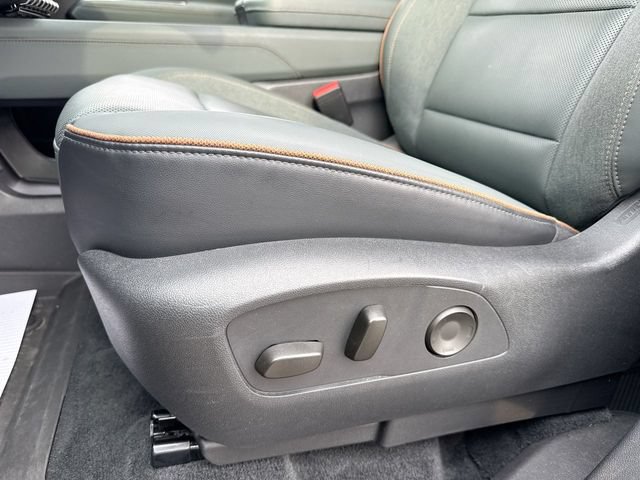 Used 2024 GMC Acadia AT4 w/ Luxury Package AWD/4WD image 12