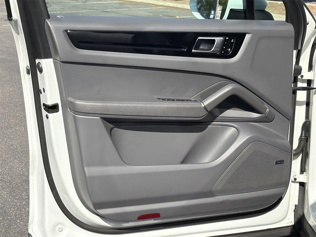 Used 2020 Porsche Cayenne image 18