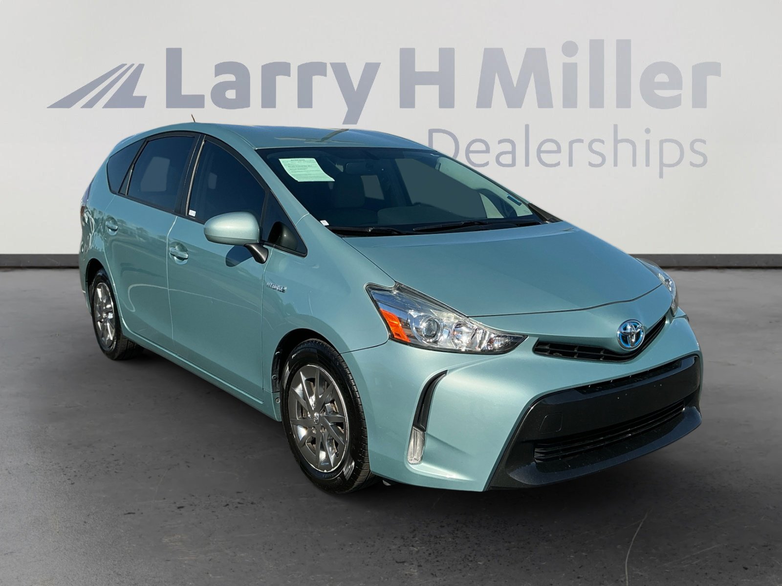 Used 2017 Toyota Prius V Four w/ Carpet Mat Package image 7