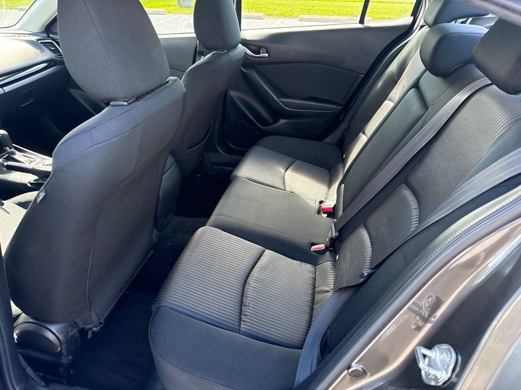Used 2016 MAZDA MAZDA3 i Touring FWD image 11