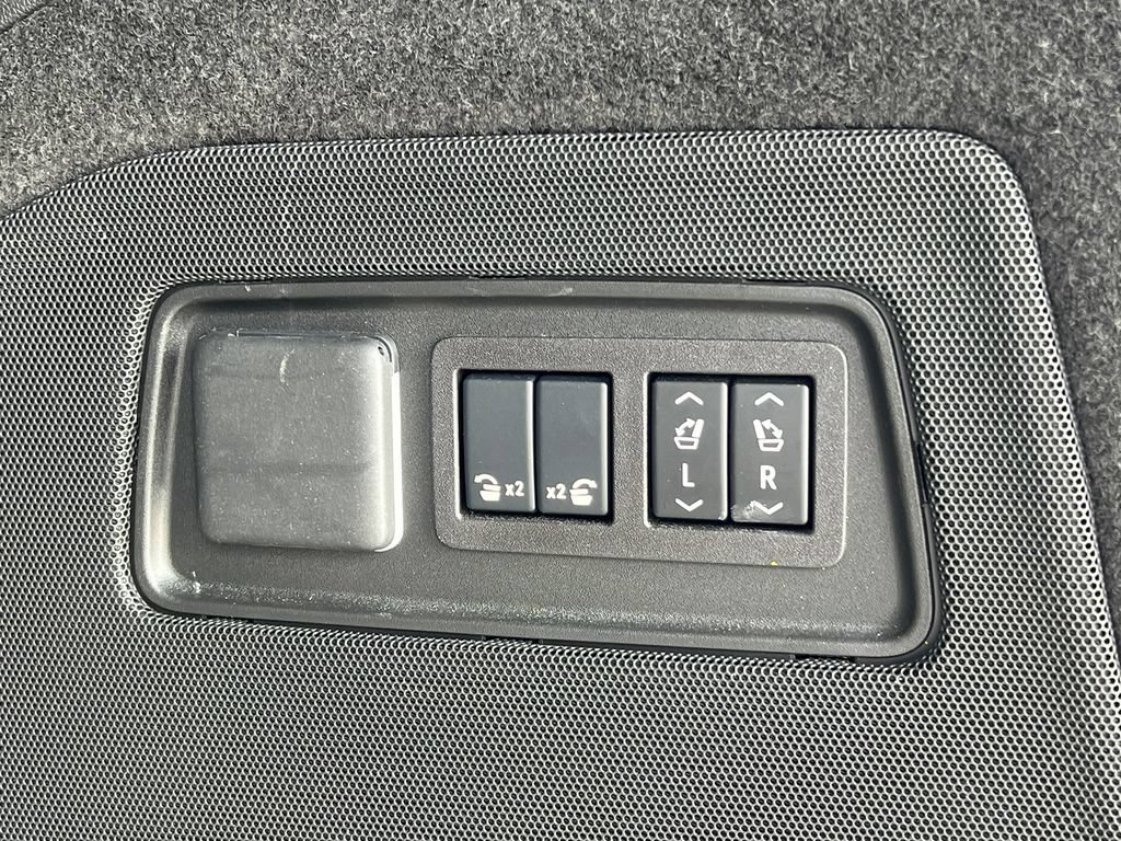 Certified 2025 Cadillac Escalade Sport Platinum w/ LPO, Floor Liner Package AWD/4WD image 48