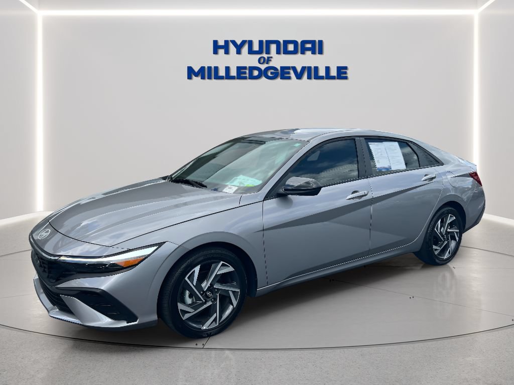 Used 2025 Hyundai Elantra Sport FWD image 2
