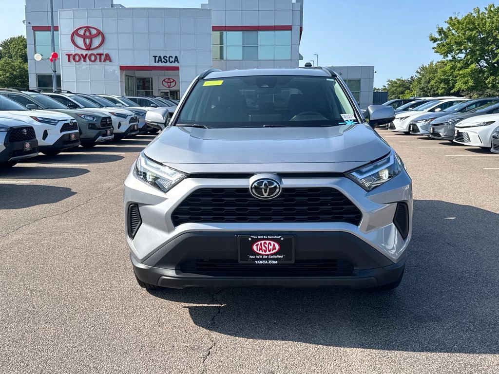 Used 2025 Toyota RAV4 XLE AWD/4WD image 2