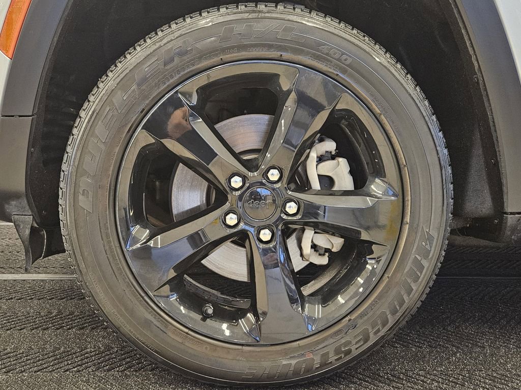 Used 2023 Jeep Grand Cherokee L Laredo image 12