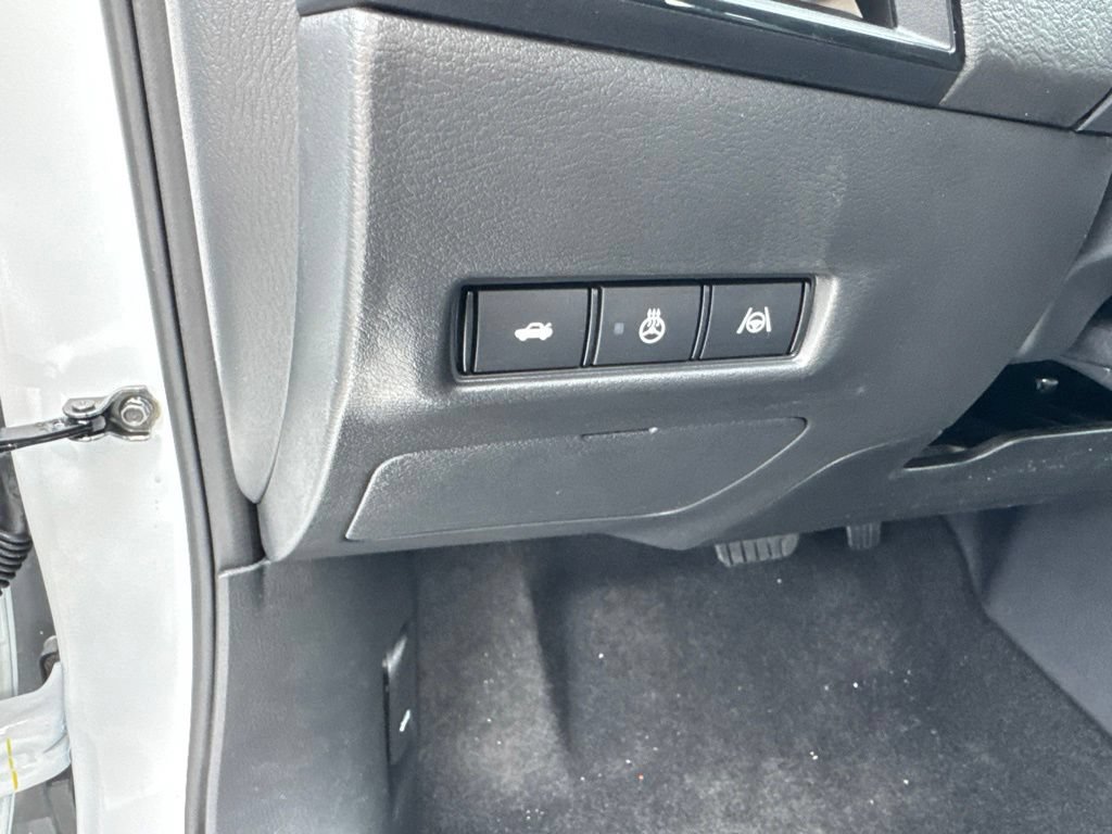 New 2026 Nissan Sentra SR w/ SR Premium Package FWD image 11