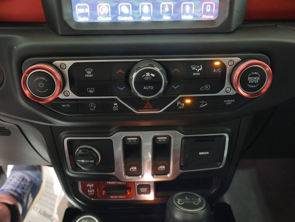 Used 2018 Jeep Wrangler Rubicon AWD/4WD image 27