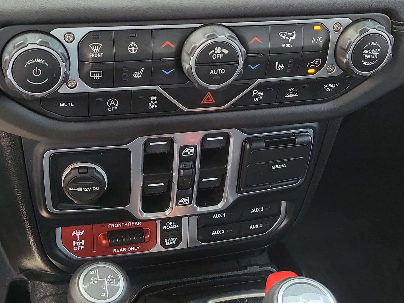 Used 2025 Jeep Wrangler Unlimited Rubicon AWD/4WD image 35