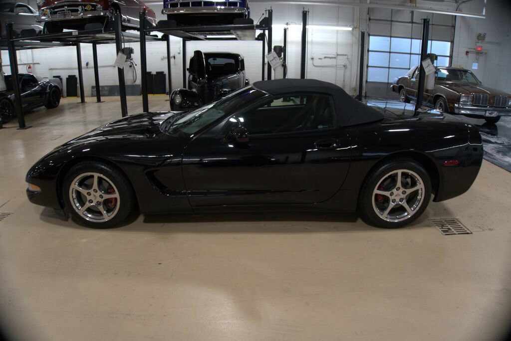 Used 2002 Chevrolet Corvette w/ Preferred Equipment Group2 video 2