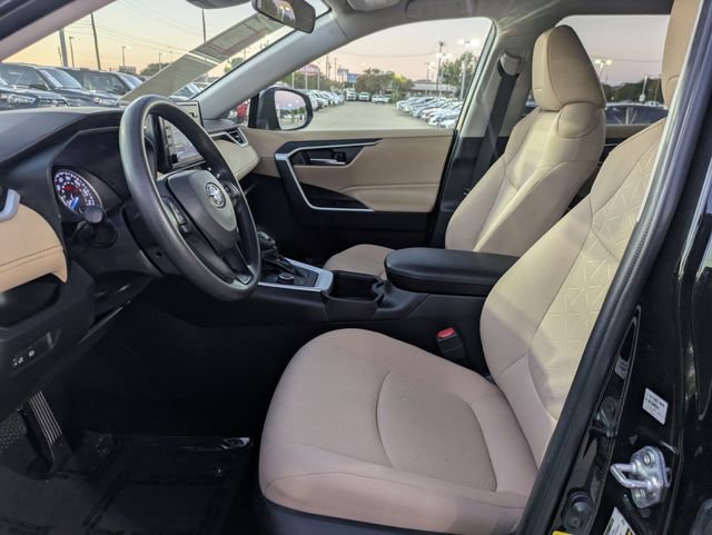 Used 2022 Toyota RAV4 XLE image 25