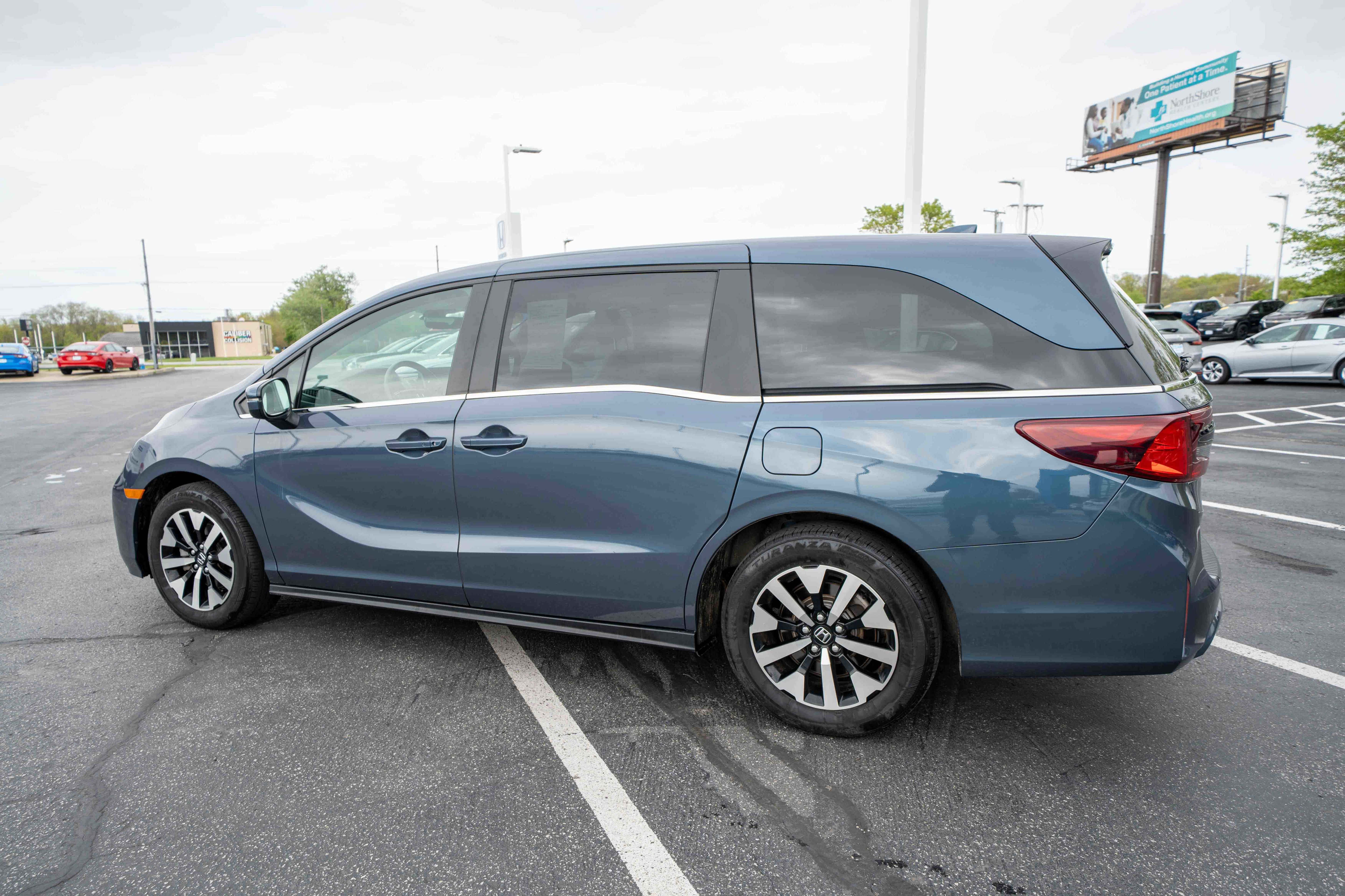 Certified 2025 Honda Odyssey EX-L image 4
