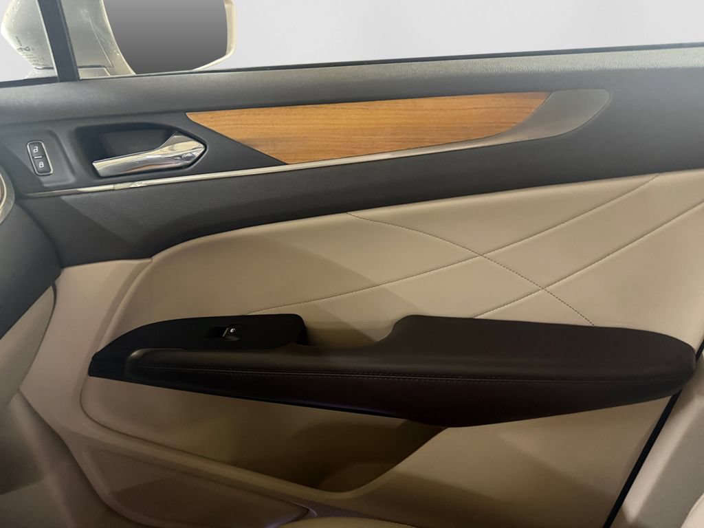 Used 2019 Lincoln MKC Select w/ Select Plus Package FWD image 18