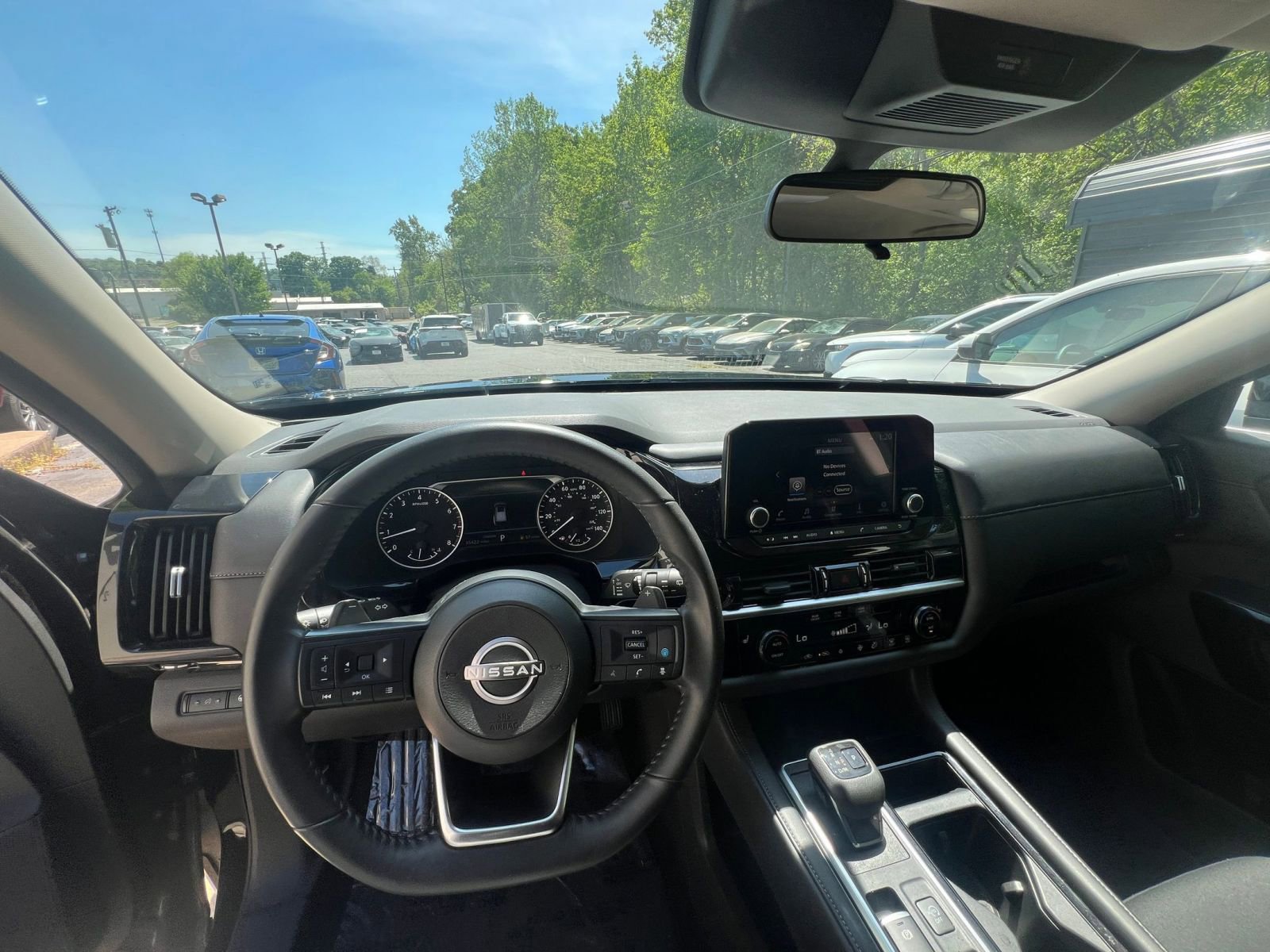 Used 2025 Nissan Pathfinder SV FWD image 32
