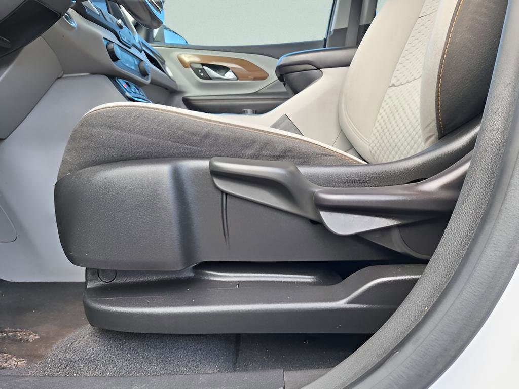 Used 2020 GMC Terrain SLE image 30