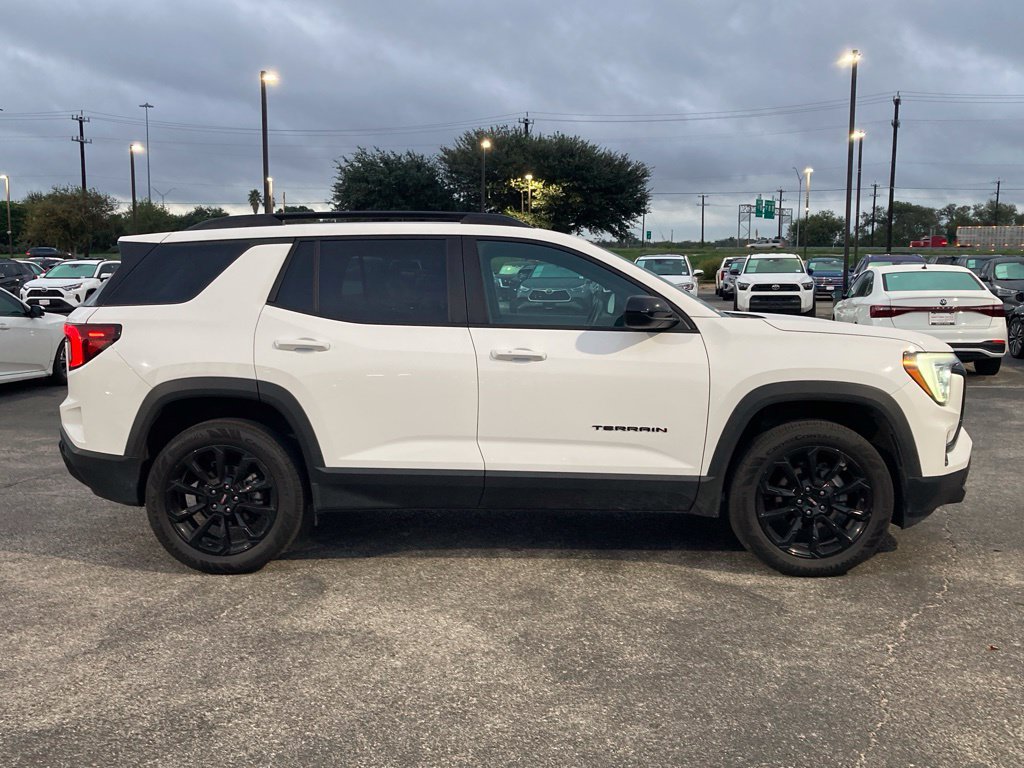 Used 2026 GMC Terrain Elevation w/ Elevation Premium Package AWD/4WD image 4