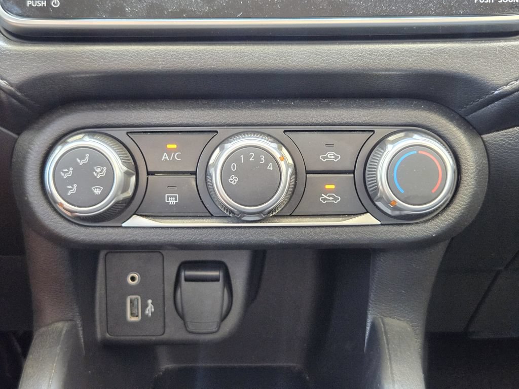Used 2022 Nissan Versa S FWD image 18