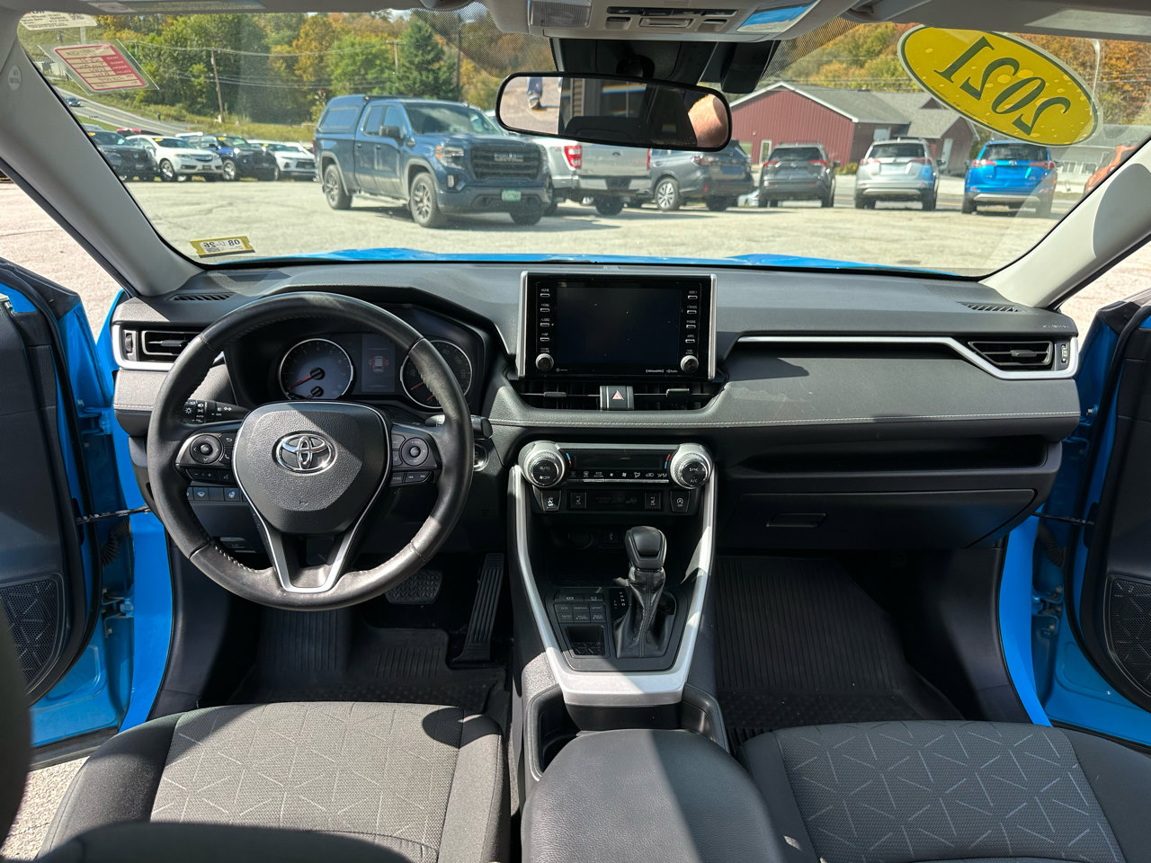 Used 2021 Toyota RAV4 XLE w/ Convenience Package image 10