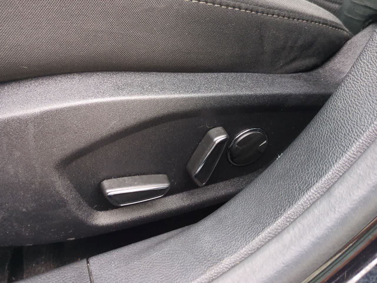 Used 2020 Ford Fusion SE FWD image 16