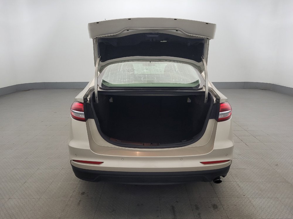 Used 2019 Ford Fusion SE FWD image 29