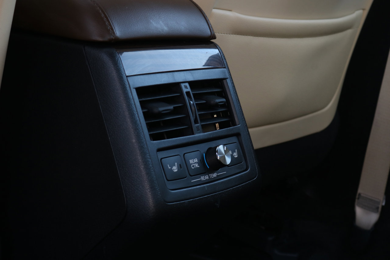 Used 2014 Toyota Avalon Limited image 35