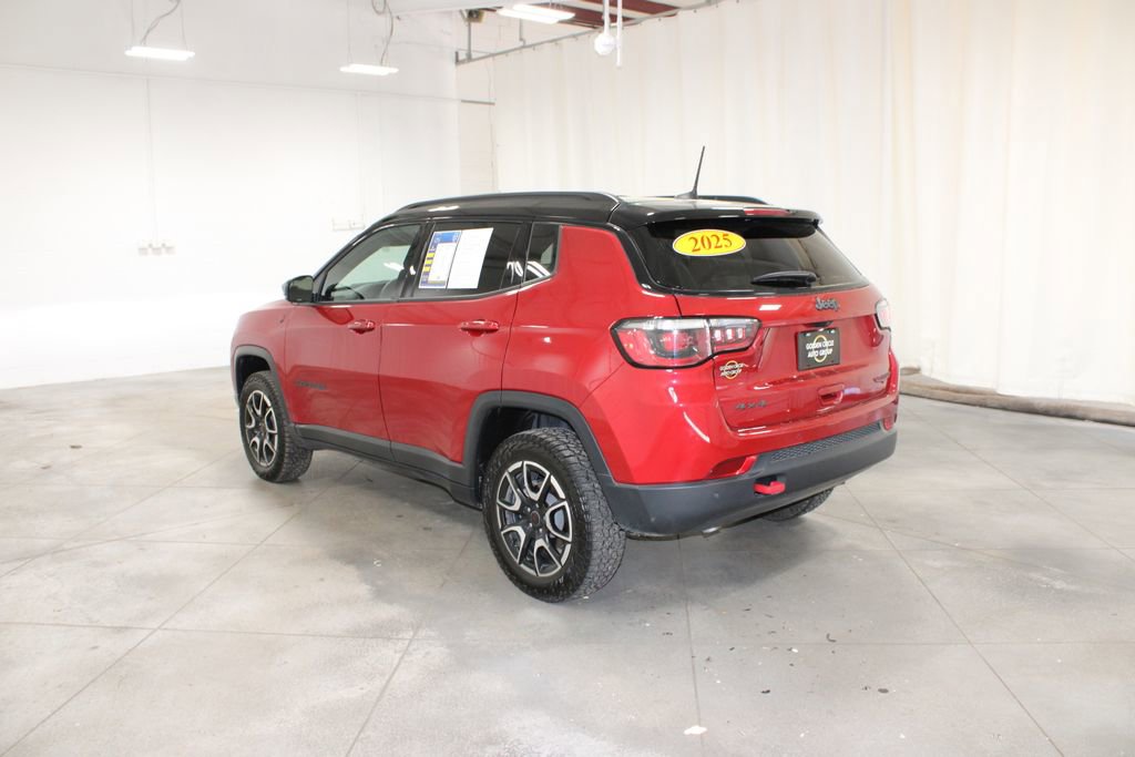 Used 2025 Jeep Compass Trailhawk AWD/4WD image 7