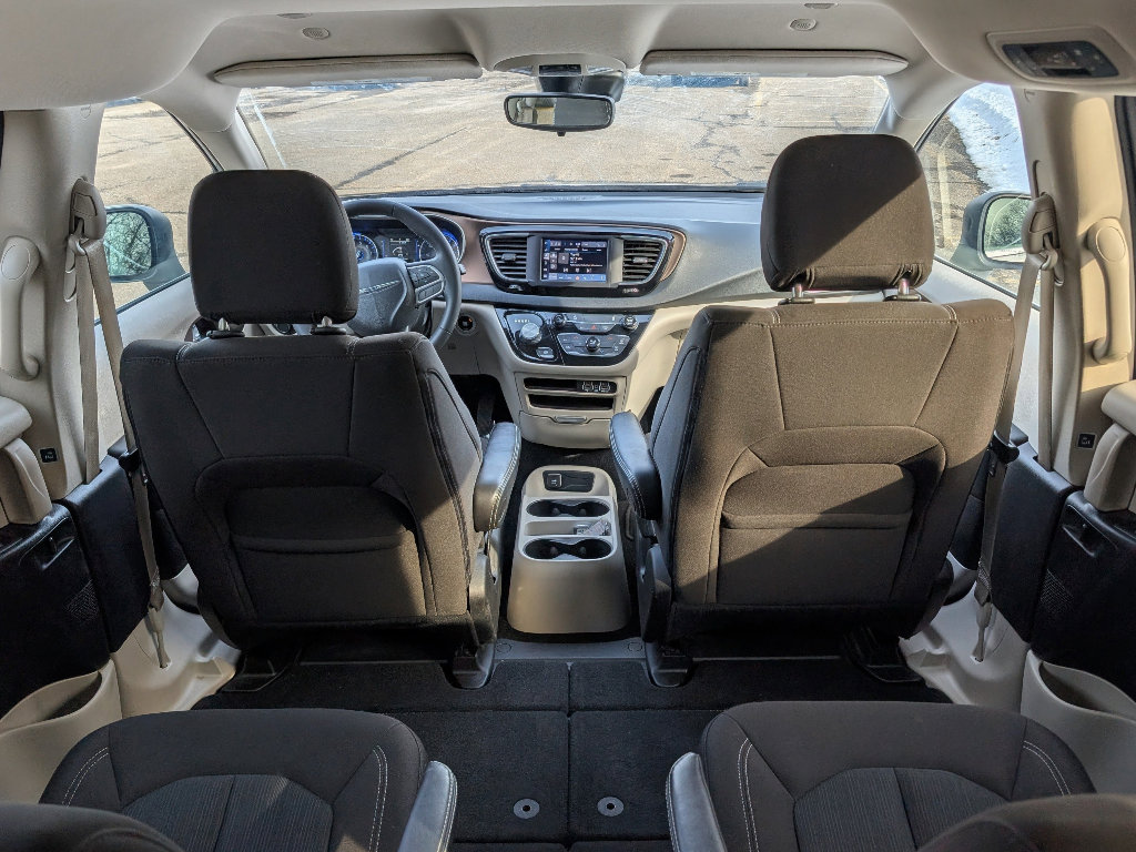 Used 2023 Chrysler Voyager LX image 16