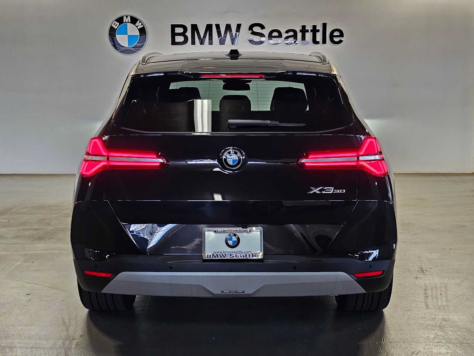 Used 2025 BMW X3 xDrive30i w/ Premium Package AWD/4WD image 6