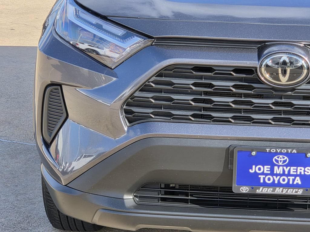 Used 2025 Toyota RAV4 XLE FWD image 5