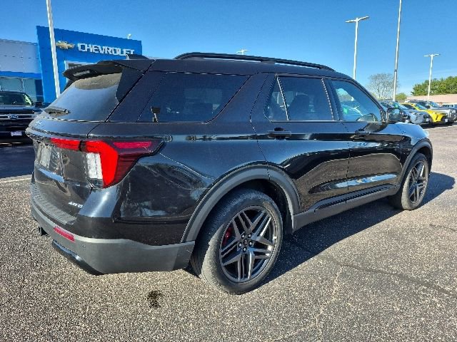 Used 2025 Ford Explorer ST-Line w/ ST-Line Street Pack AWD/4WD image 6