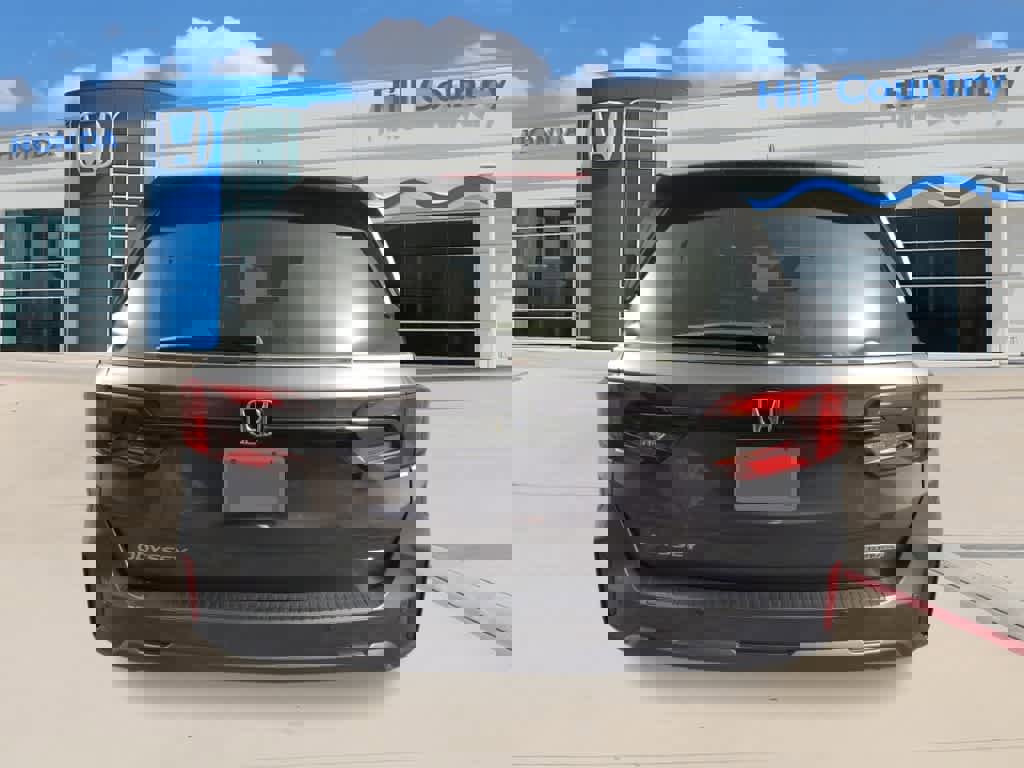 New 2026 Honda Odyssey Touring image 3