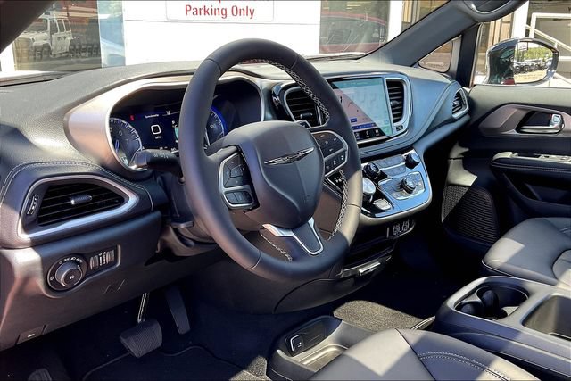 New 2025 Chrysler Pacifica Select AWD/4WD image 37