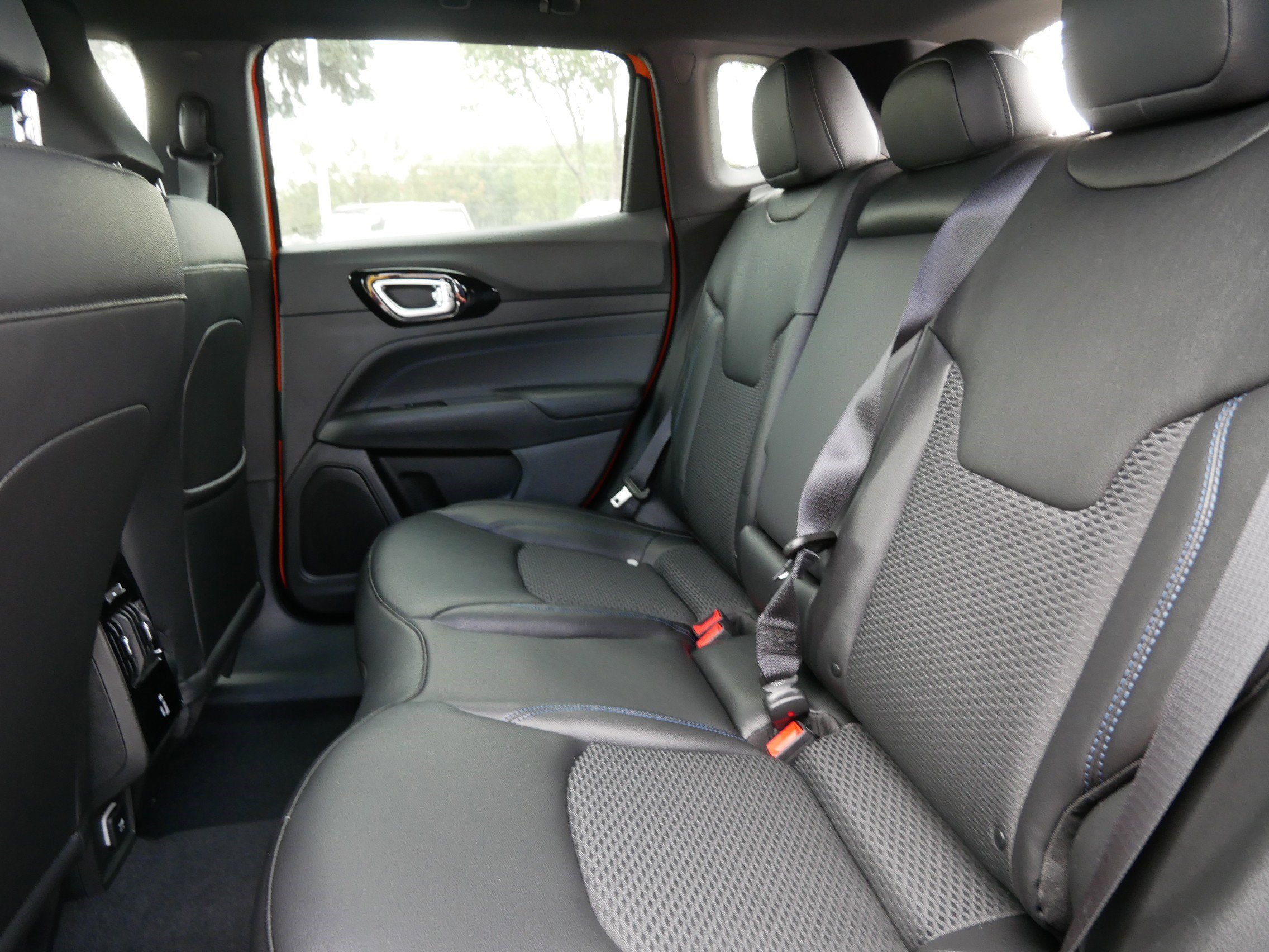 New 2026 Jeep Compass Latitude AWD/4WD image 10