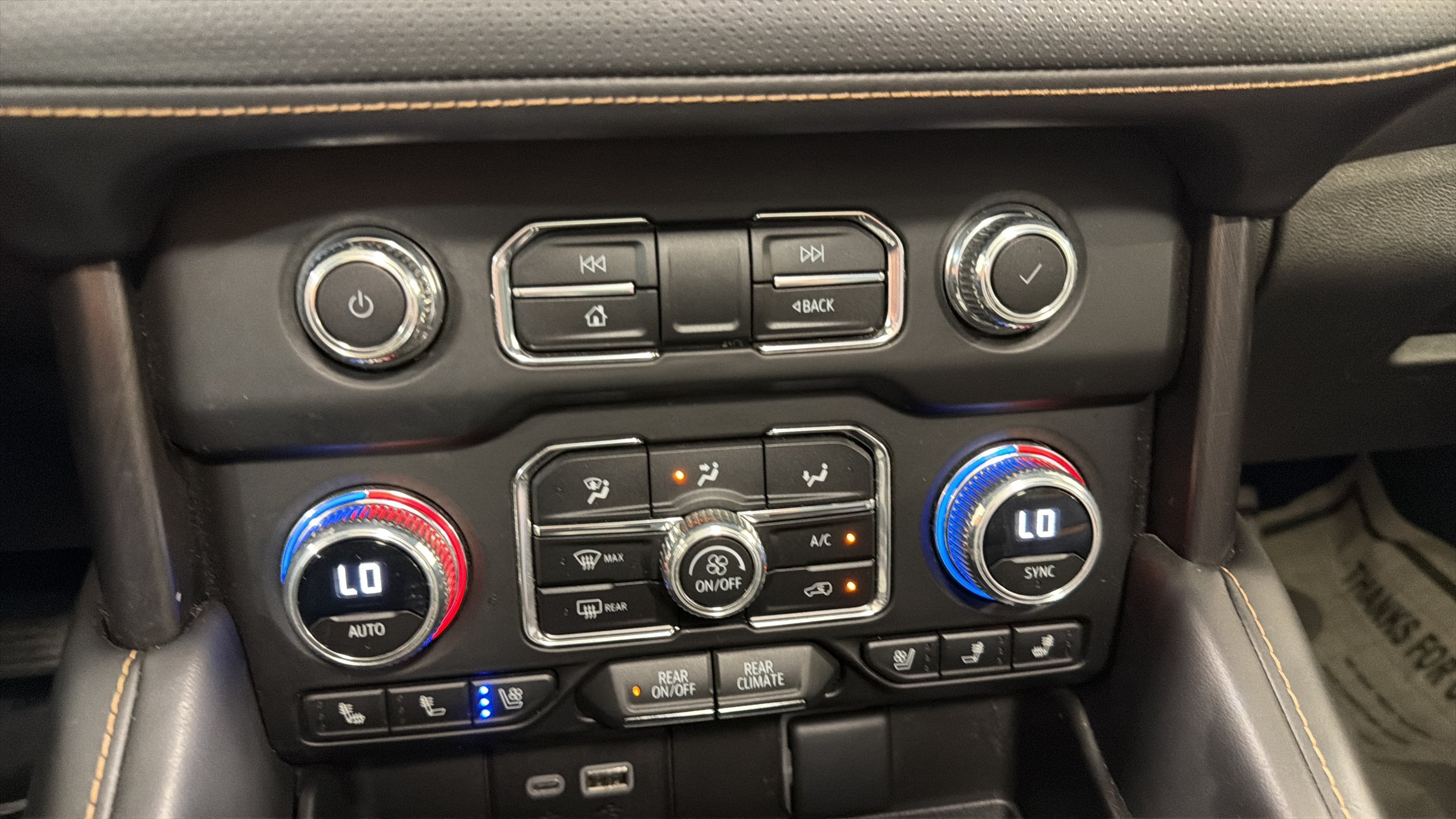 Used 2023 GMC Yukon XL AT4 w/ AT4 Premium Package AWD/4WD image 18