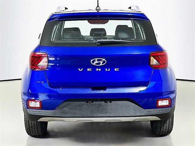 Used 2023 Hyundai Venue Limited image 6