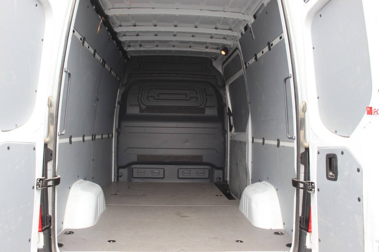 Used 2025 Mercedes-Benz Sprinter 2500 image 11