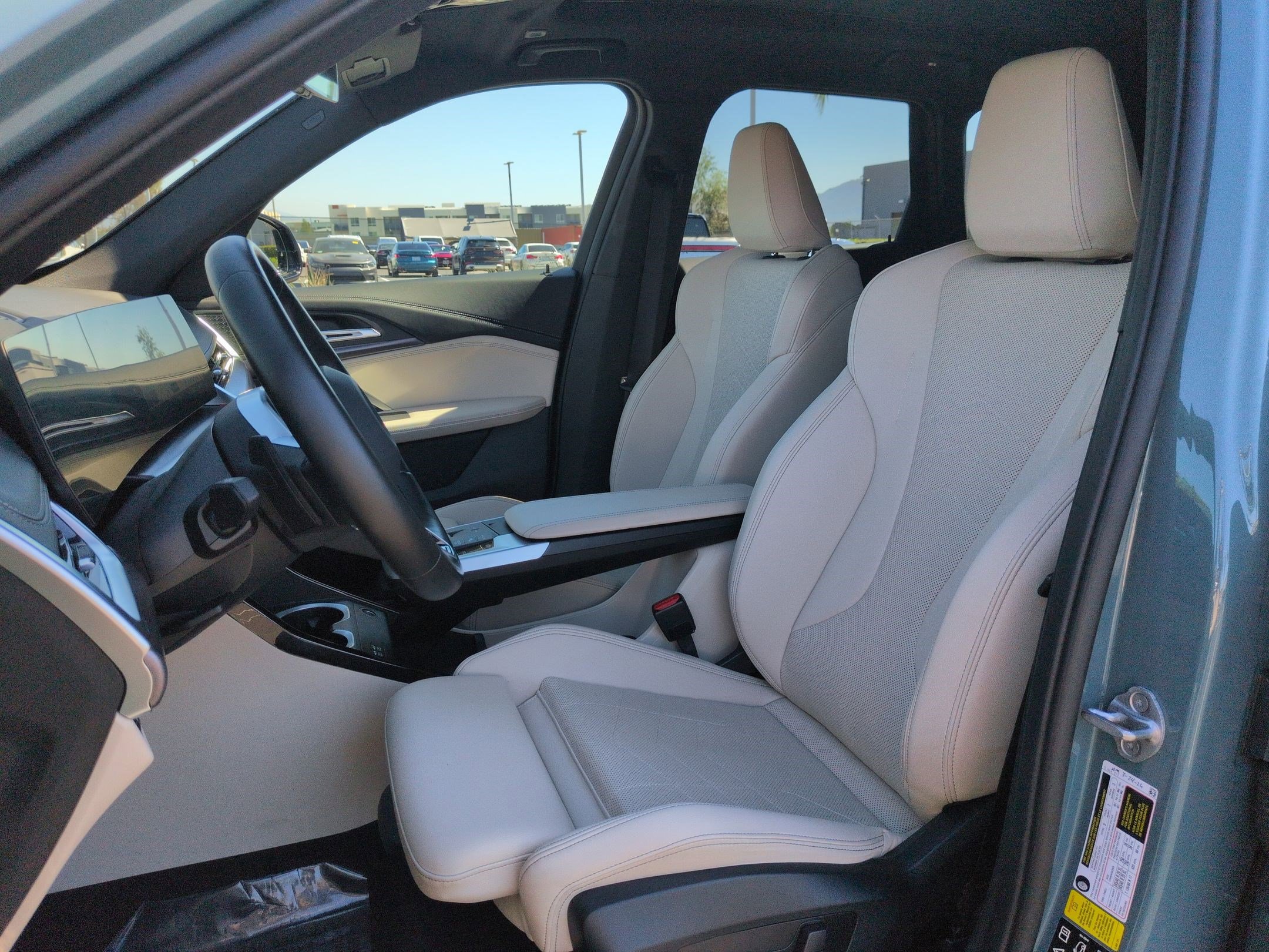 Used 2023 BMW X1 xDrive28i w/ M Sport Package image 16