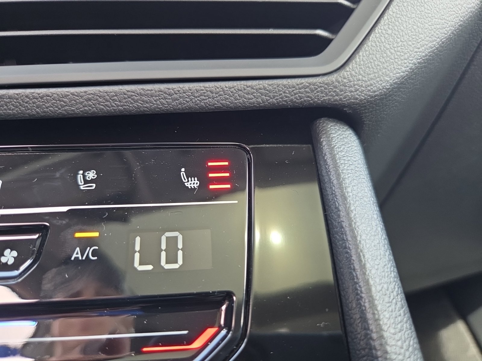New 2027 Volkswagen Jetta SEL FWD image 29