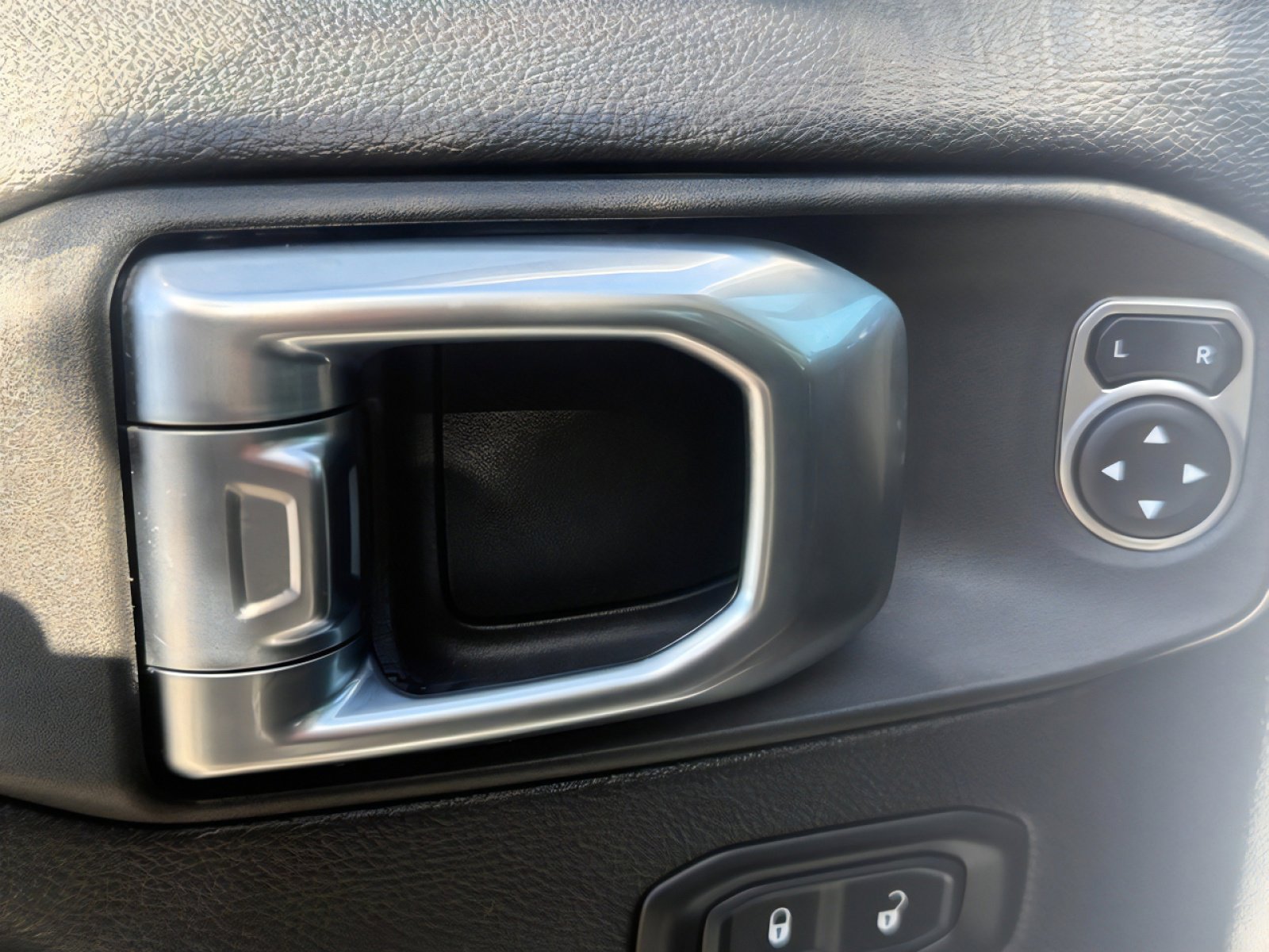 Used 2023 Jeep Gladiator Rubicon w/ Cold Weather Group image 31