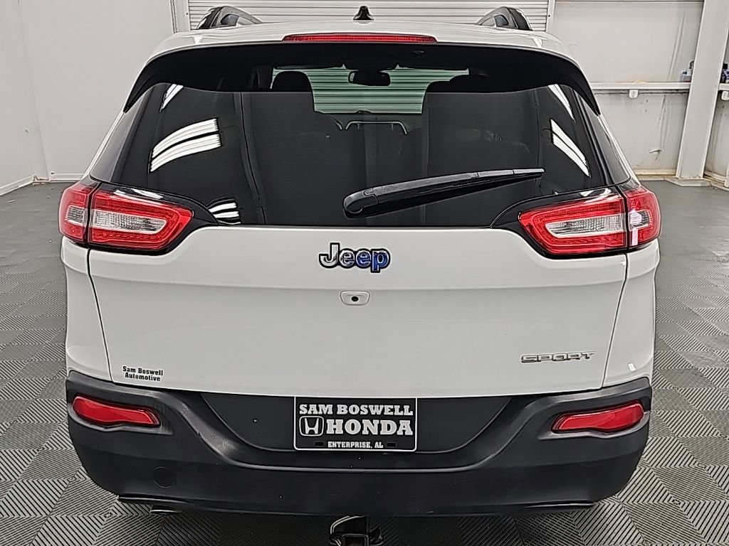 Used 2016 Jeep Cherokee Sport image 8