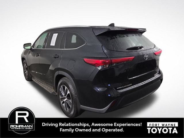 Used 2022 Toyota Highlander XLE FWD image 9