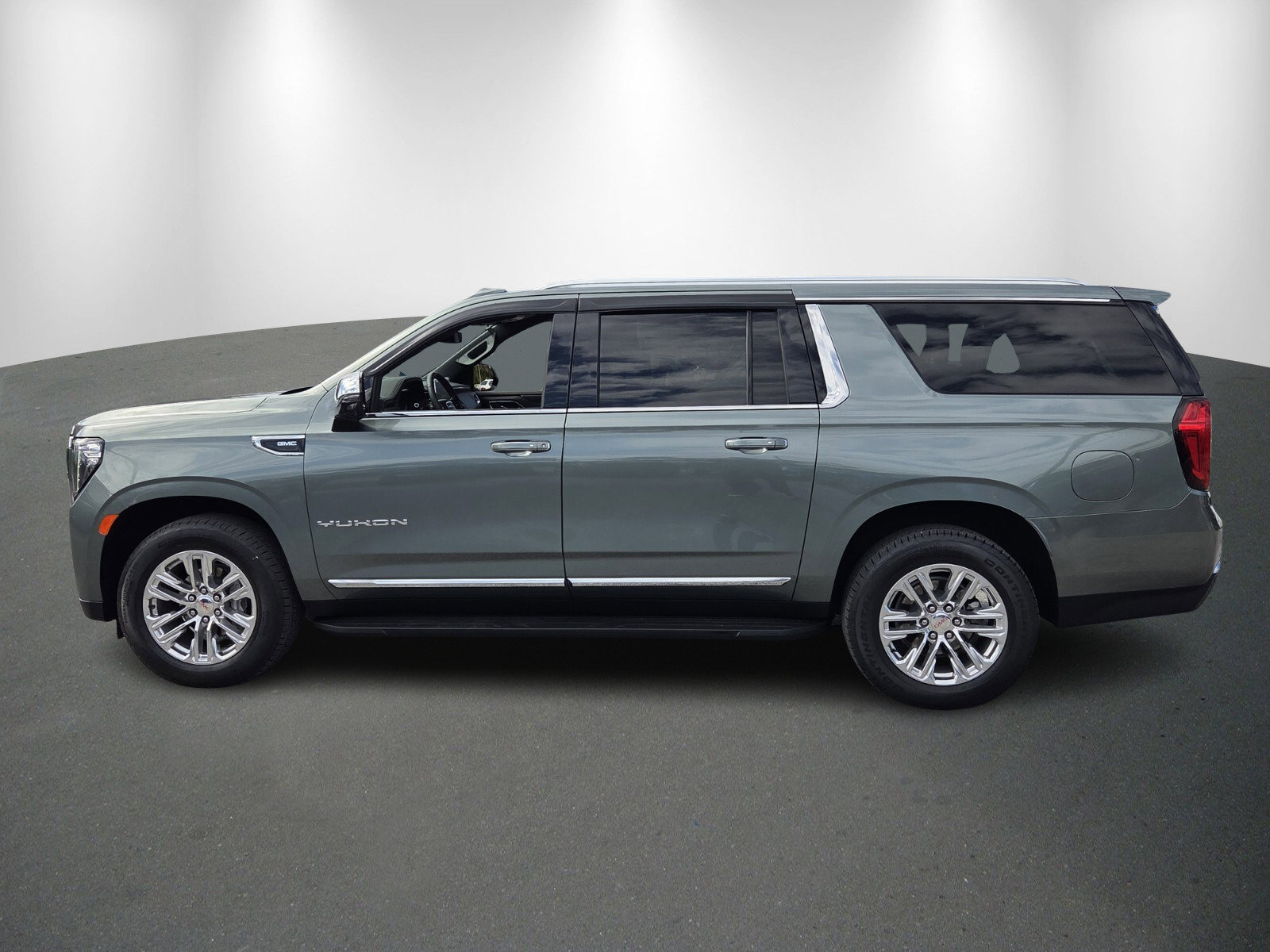 Used 2024 GMC Yukon XL SLT w/ SLT Luxury Package image 4