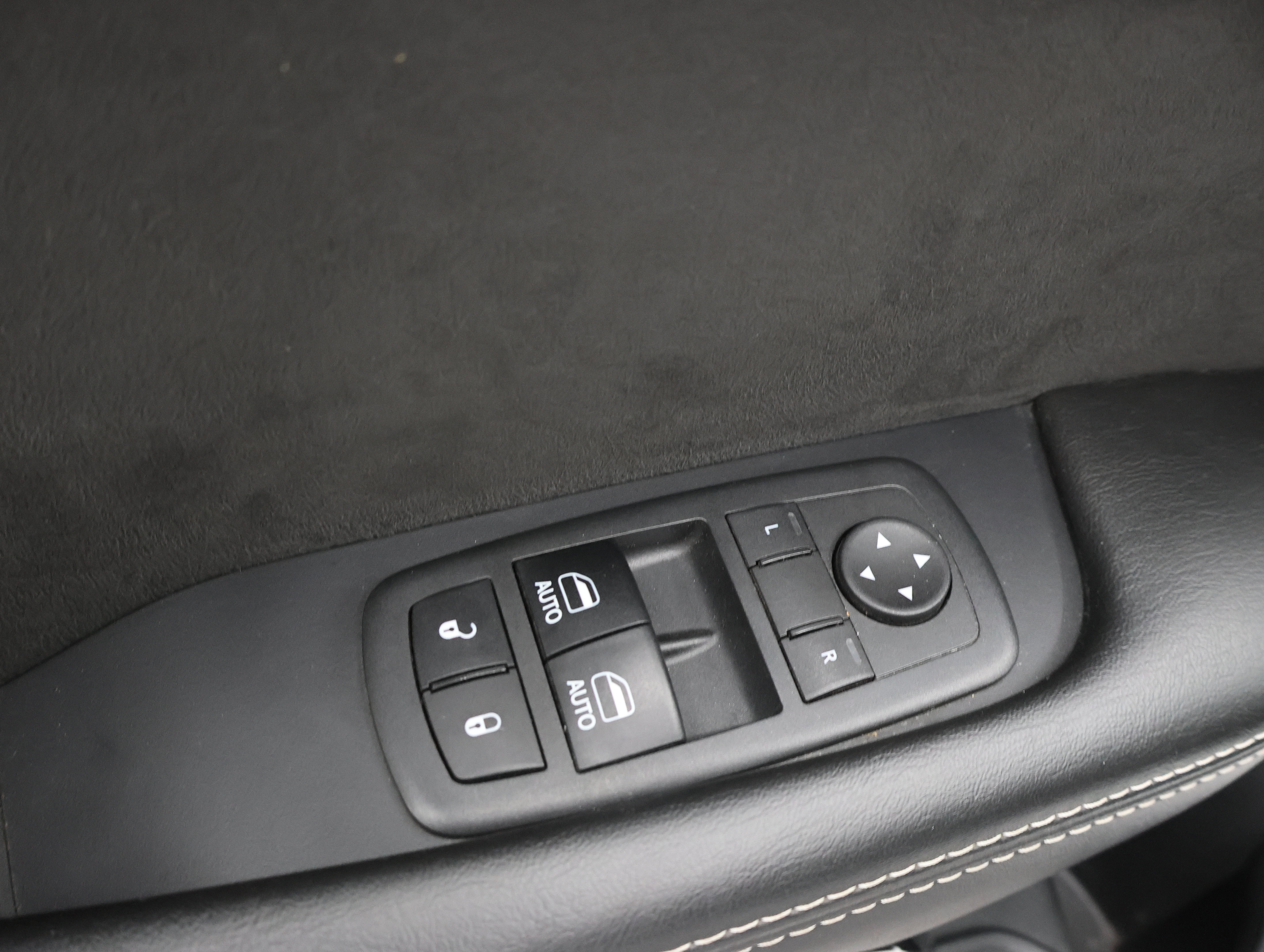 Used 2017 Dodge Challenger SRT Hellcat RWD image 37