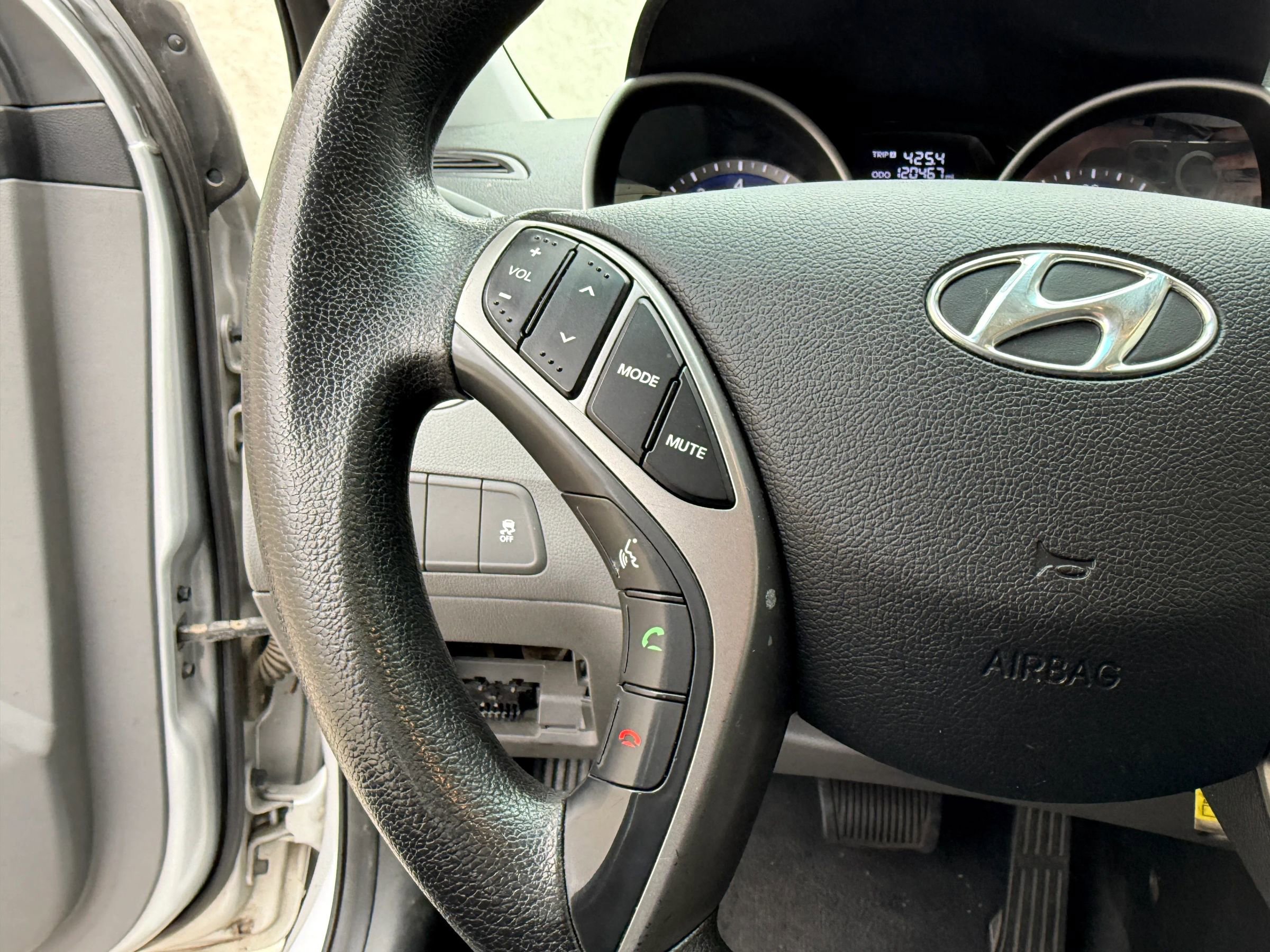 Used 2013 Hyundai Elantra GLS w/ Preferred Pkg image 12